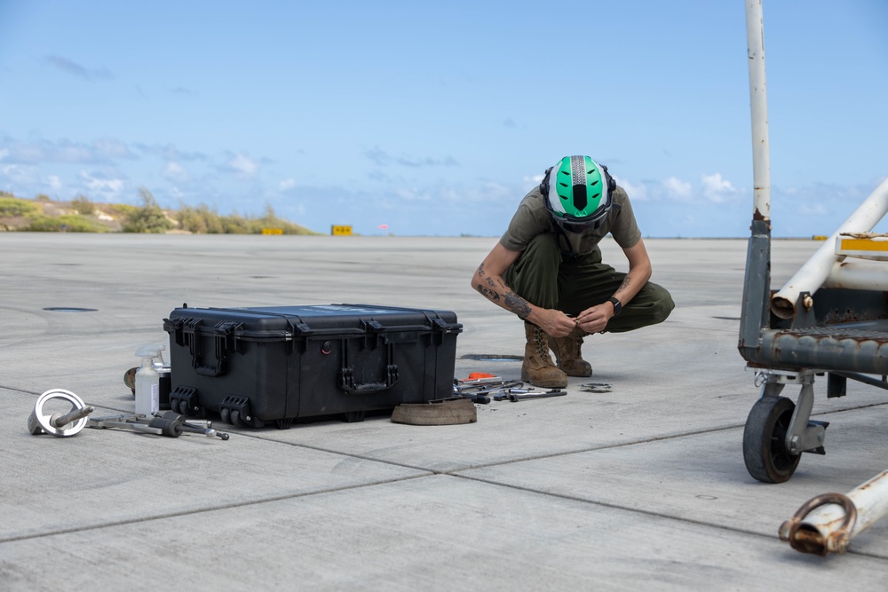 VMM-268 Marines Conduct Routine Maintenance