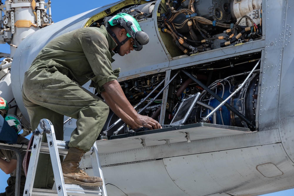 VMM-268 Marines Conduct Routine Maintenance