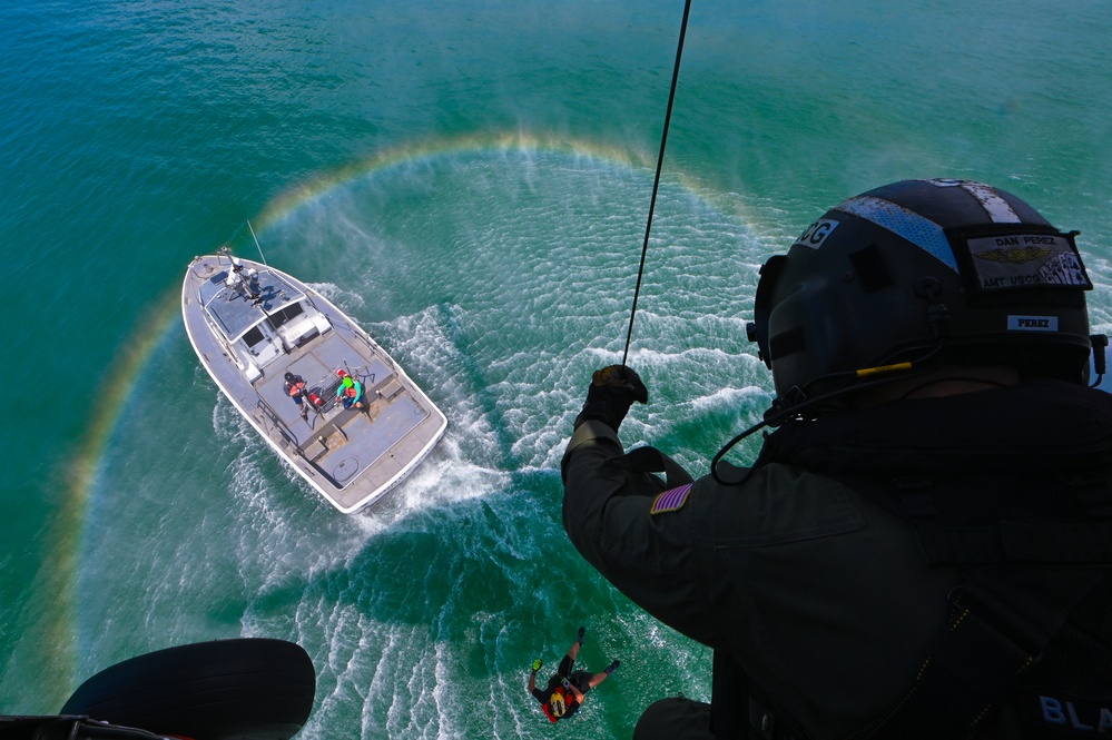 Coast Guard conducts rescue swimmer training off west coast of Florida