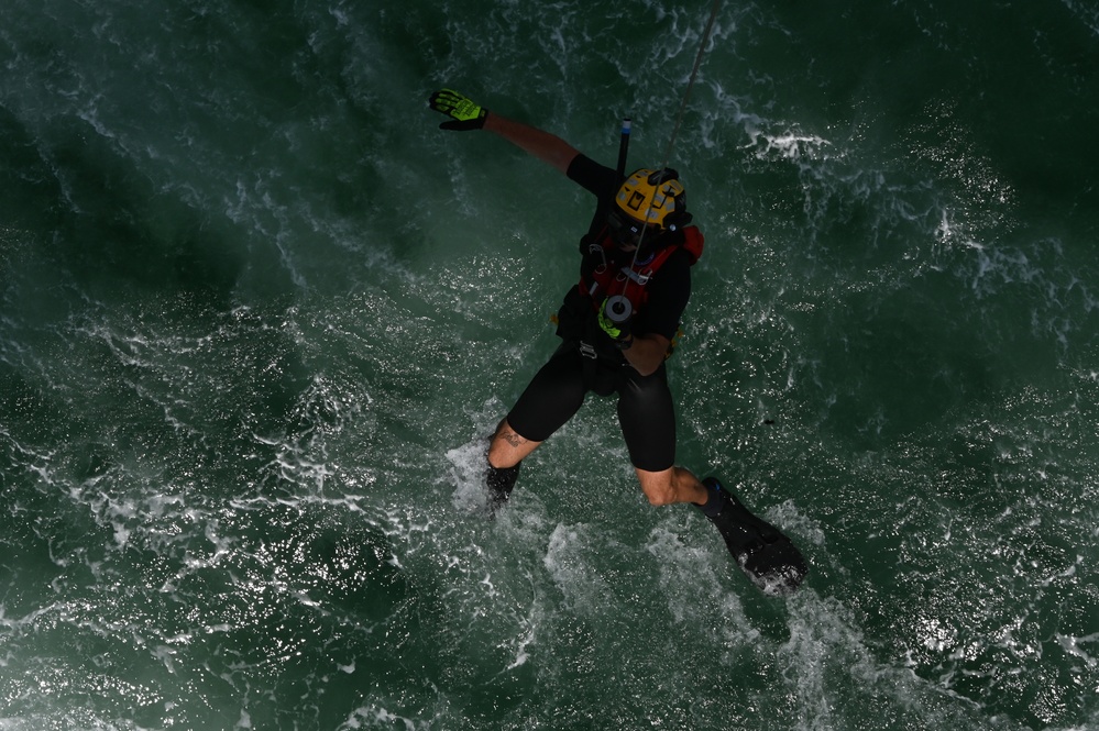 Coast Guard conducts rescue swimmer training off west coast of Florida