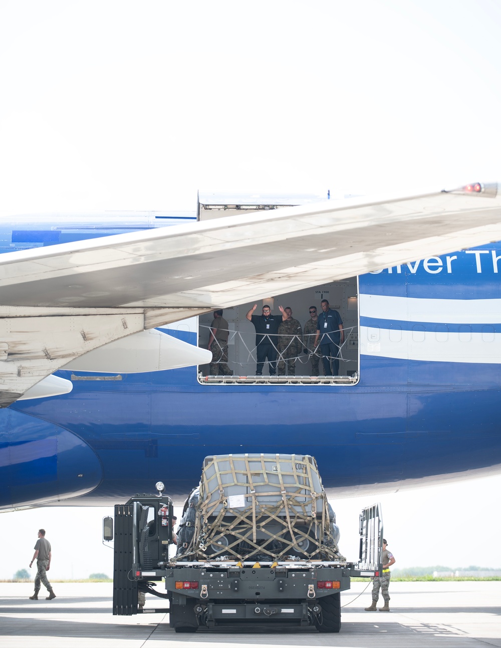 Loading Cargo onto a Boeing 747