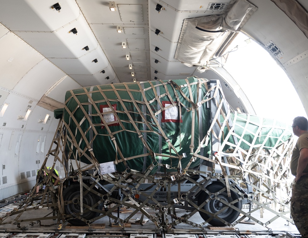 Loading Cargo onto a Boeing 747