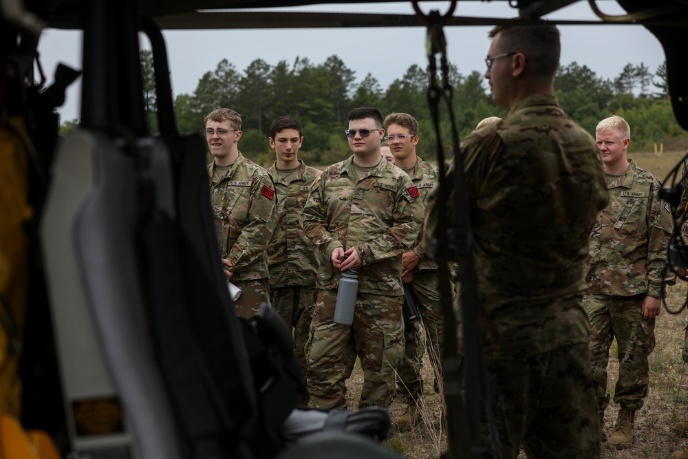 Brainerd RSP Recruits Train with Minnesota Army National Guard Aviators