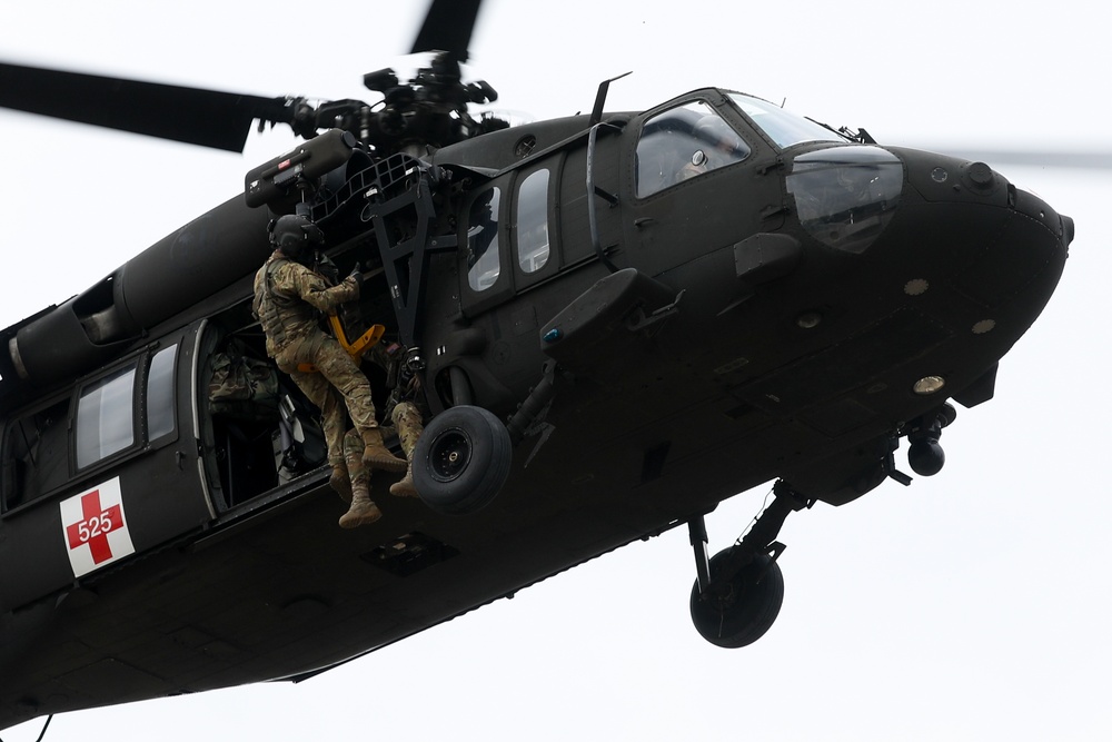 Brainerd RSP Recruits Train with Minnesota Army National Guard Aviators