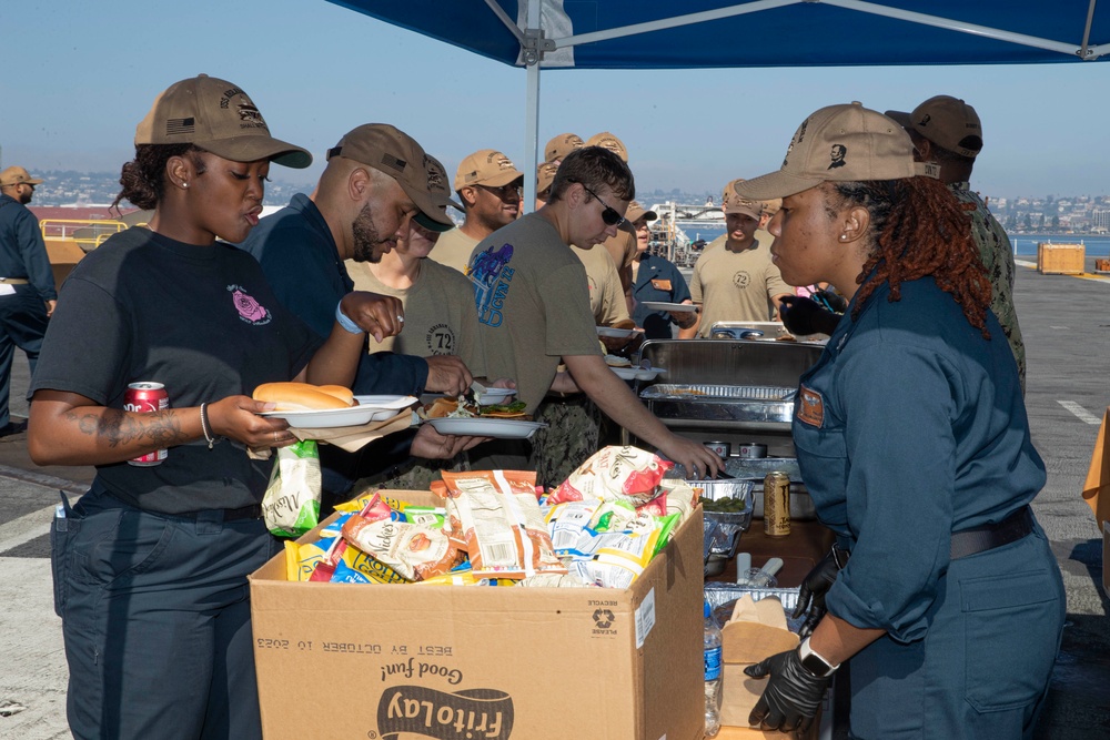 USS Abraham Lincoln hosts a steel beach picnic