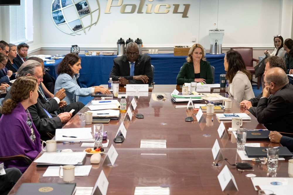 SD, DSD Meet with Defense Policy Board