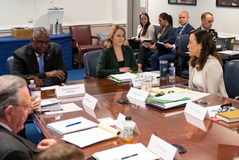 SD, DSD Meet with Defense Policy Board