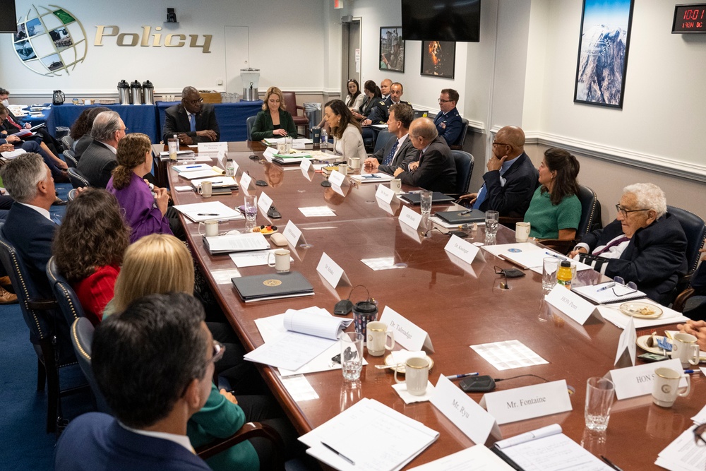 SD, DSD Meet with Defense Policy Board