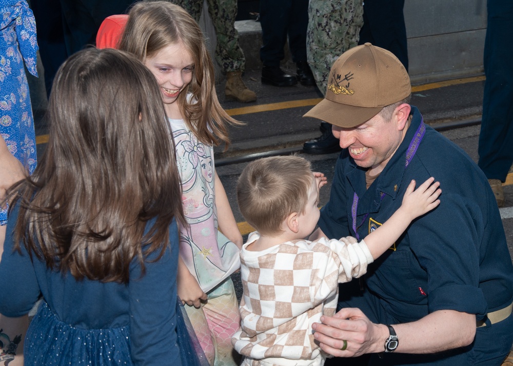 USS Henry M. Jackson (SSBN 730) Blue Crew Returns to Naval Base Kitsap-Bangor