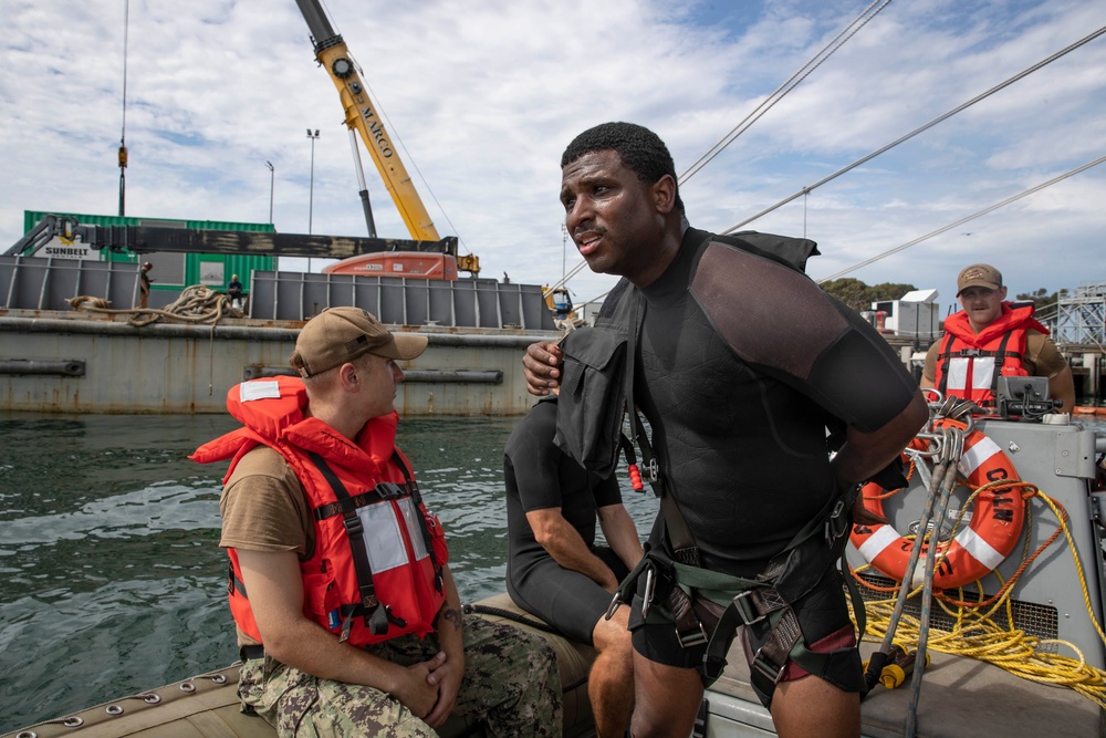 Abraham Lincoln Sailors conduct search-and-rescue drill