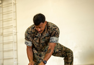 3d Reconnaissance Marines and 3d LLB build CRRCs