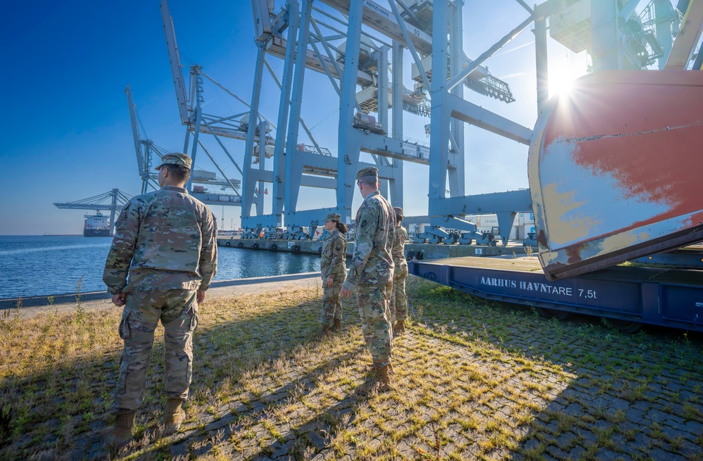 10th AAMDC Staff visit Port of Aarhus, Air Defense is critical to force flow