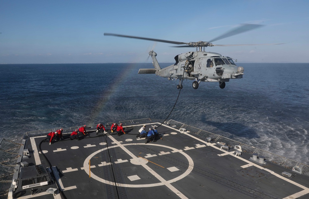 USS Dewey (DDG 105) Conducts Flight Operations in the Philippine Sea