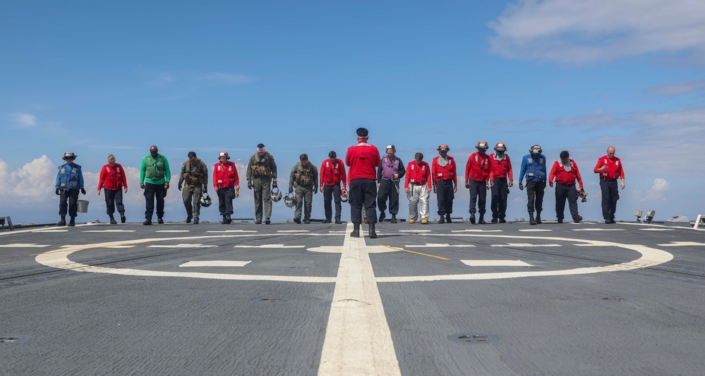 USS Dewey (DDG 105) Conducts Flight Operations in the Philippine Sea