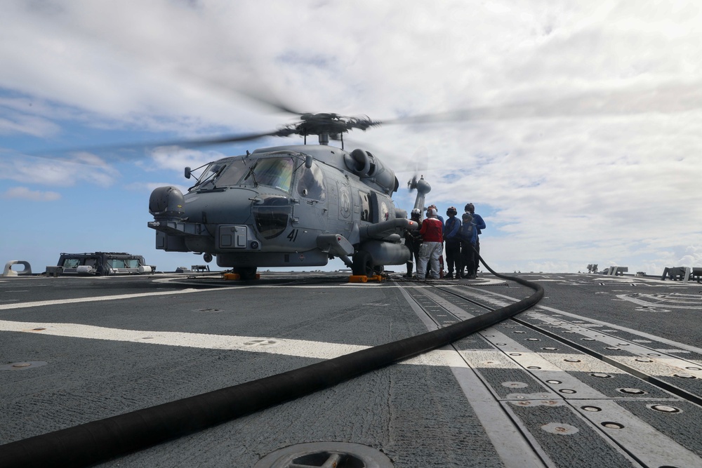 USS Dewey (DDG 105) Conducts Flight Operations in the Philippine Sea