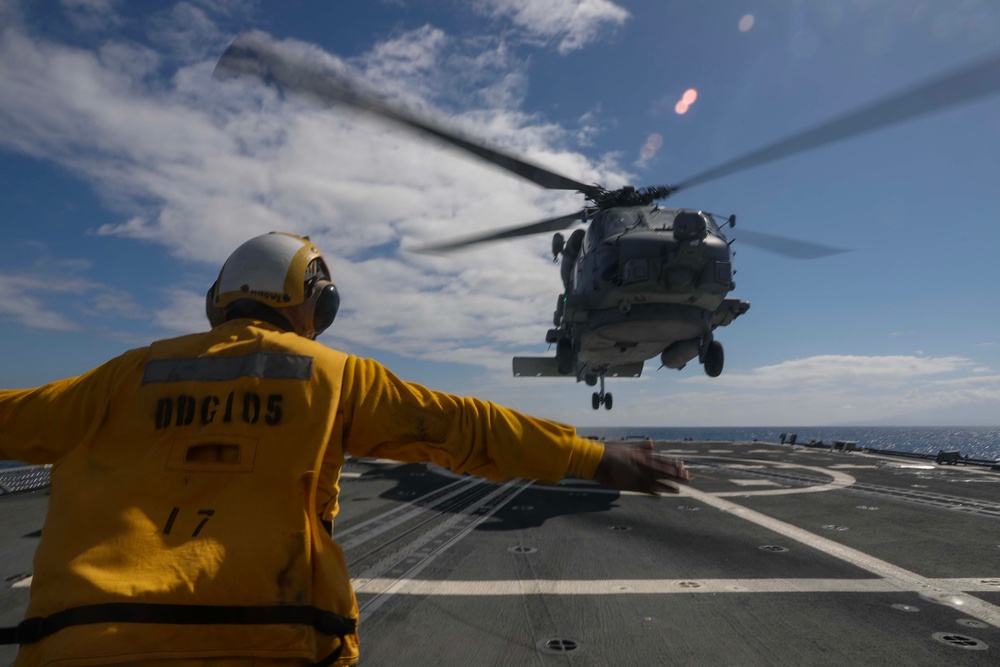 USS Dewey (DDG 105) Conducts Flight Operations in the Philippine Sea