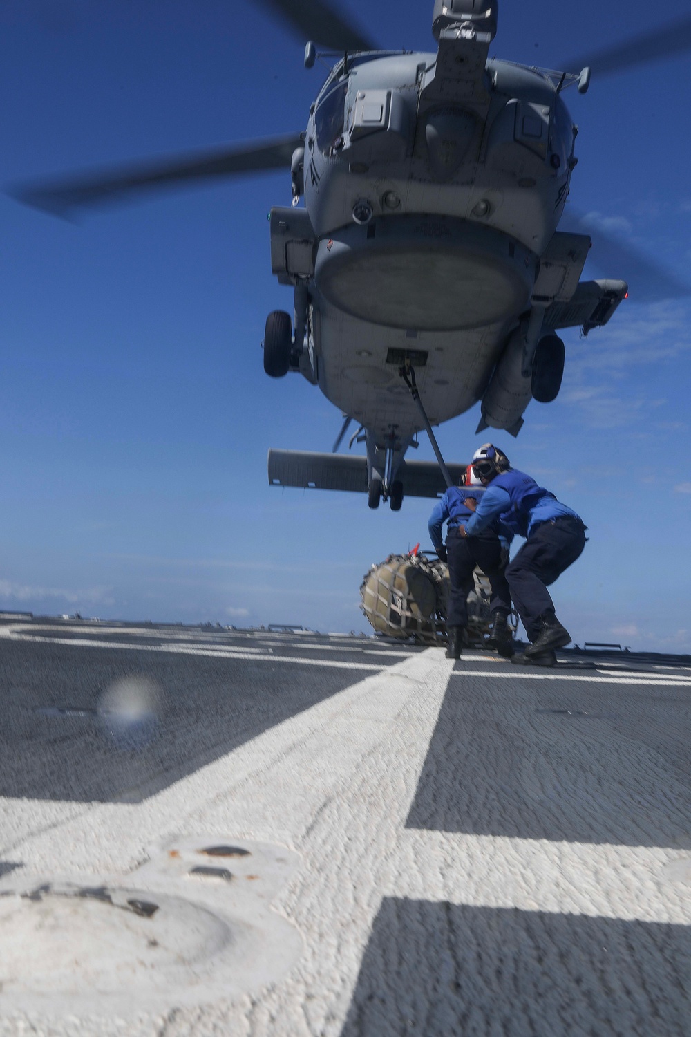 USS Dewey (DDG 105) Conducts Flight Operations in the Philippine Sea