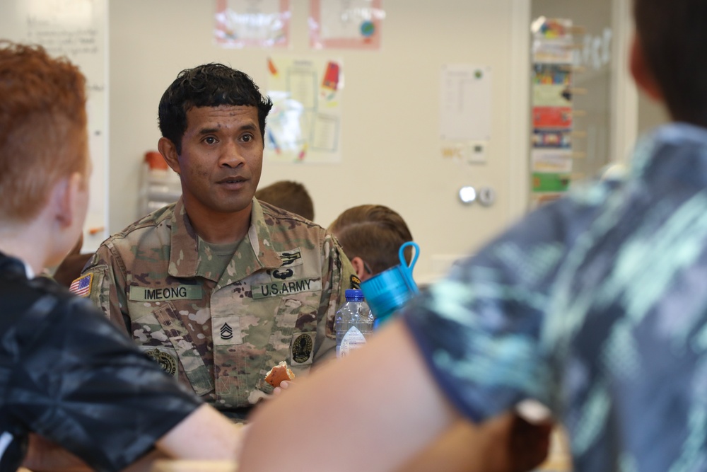 101st Soldiers visit Netherlands school