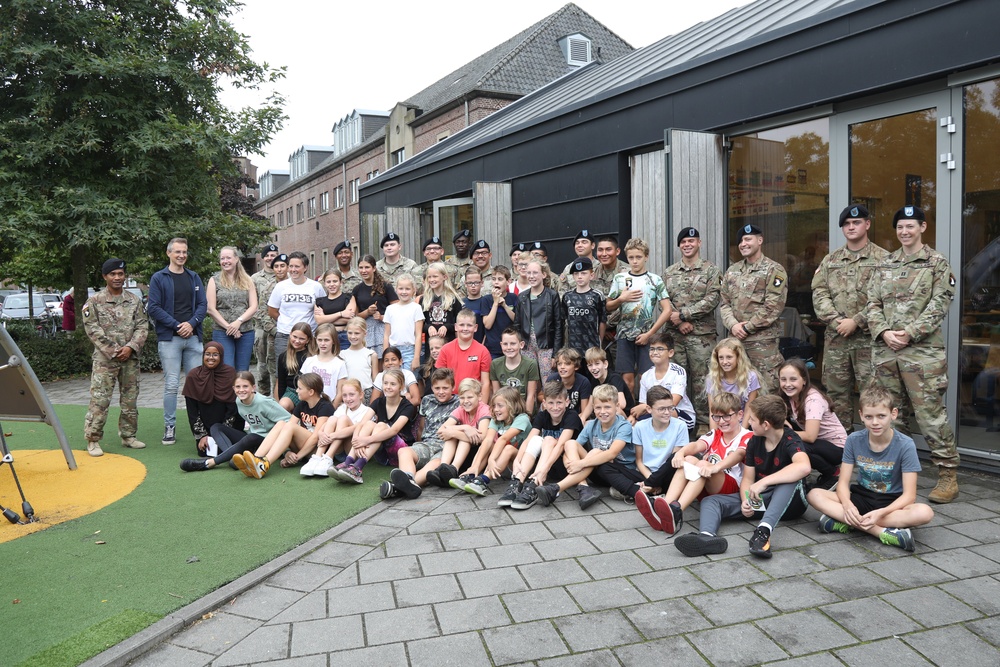 101st Soldiers visit Netherlands school