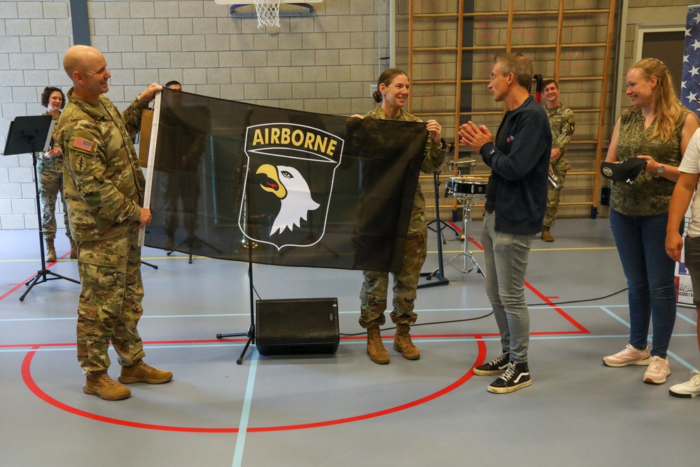 101st Soldiers visit Netherlands school