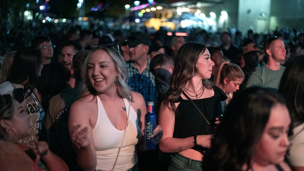 Freedom Crossing at Fort Bliss closes concert series with a twang