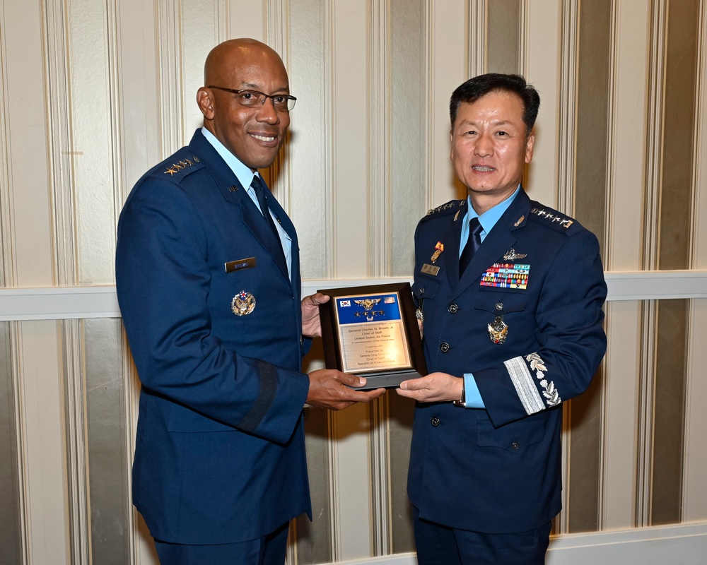 CSAF Brown meets Korea CSAF Jung Sanghwa