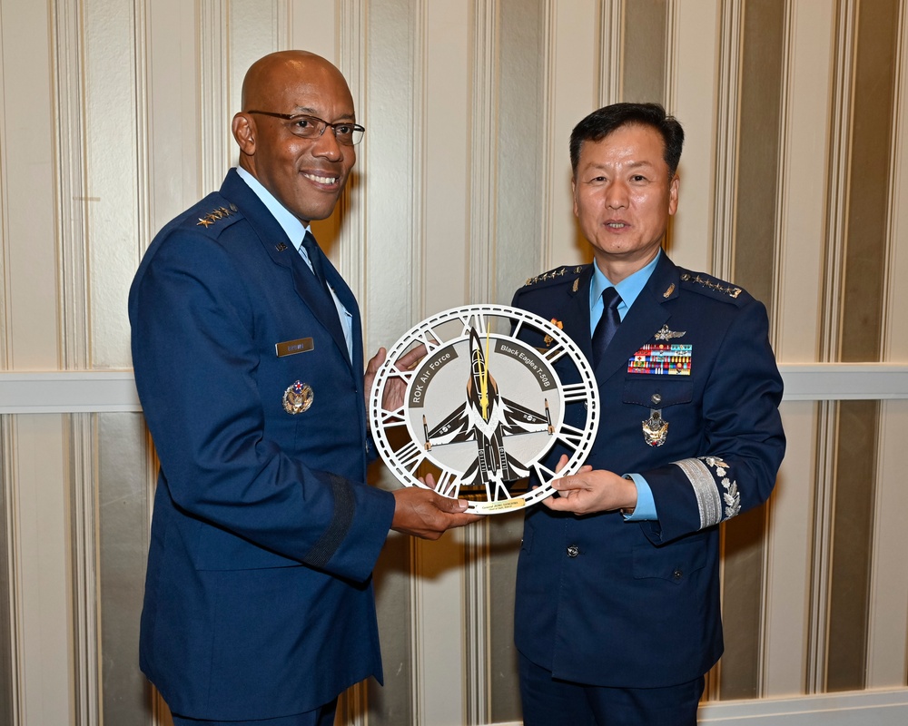 CSAF Brown meets Korea CSAF Jung Sanghwa