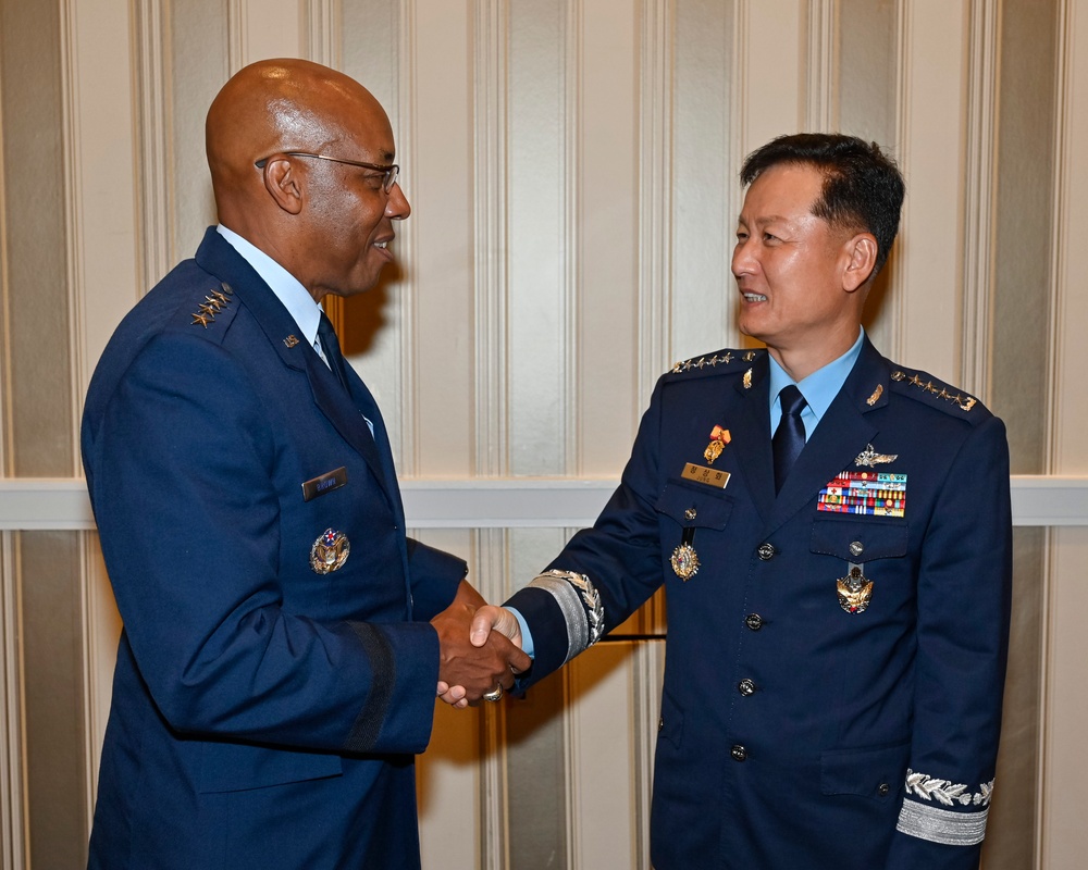 CSAF Brown meets Korea CSAF Jung Sanghwa