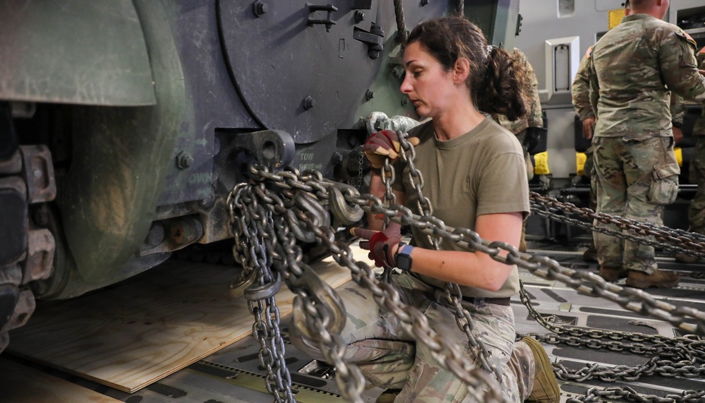 64th Armor Regiment Soldiers conduct aircraft loading procedures with M2A4 Bradley.