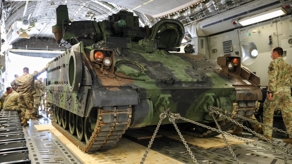 64th Armor Regiment Soldiers conduct aircraft loading procedures with M2A4 Bradley.