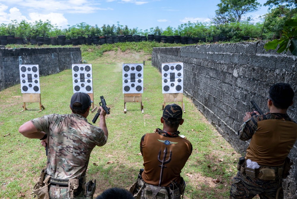 Philippine, US Naval Special Warfare Operators Conduct Live Fire Training