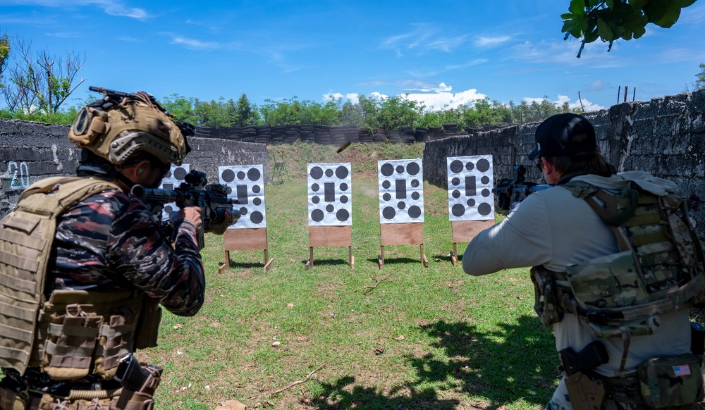 Philippine, US Naval Special Warfare Operators Conduct Live Fire Training