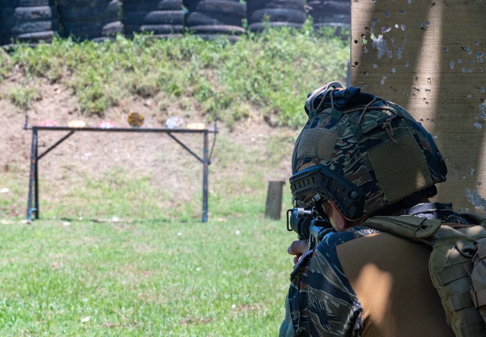 Philippine, US Naval Special Warfare Operators Conduct Live Fire Training