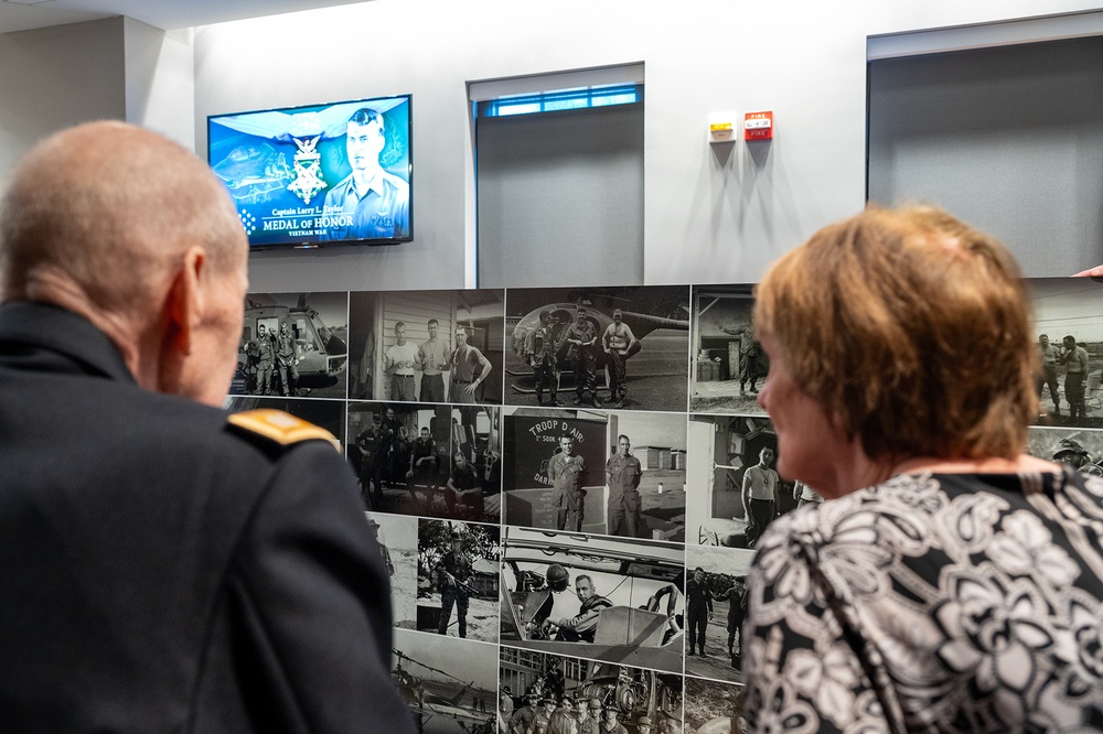 Army Capt. Larry L. Taylor Awarded Medal of Honor