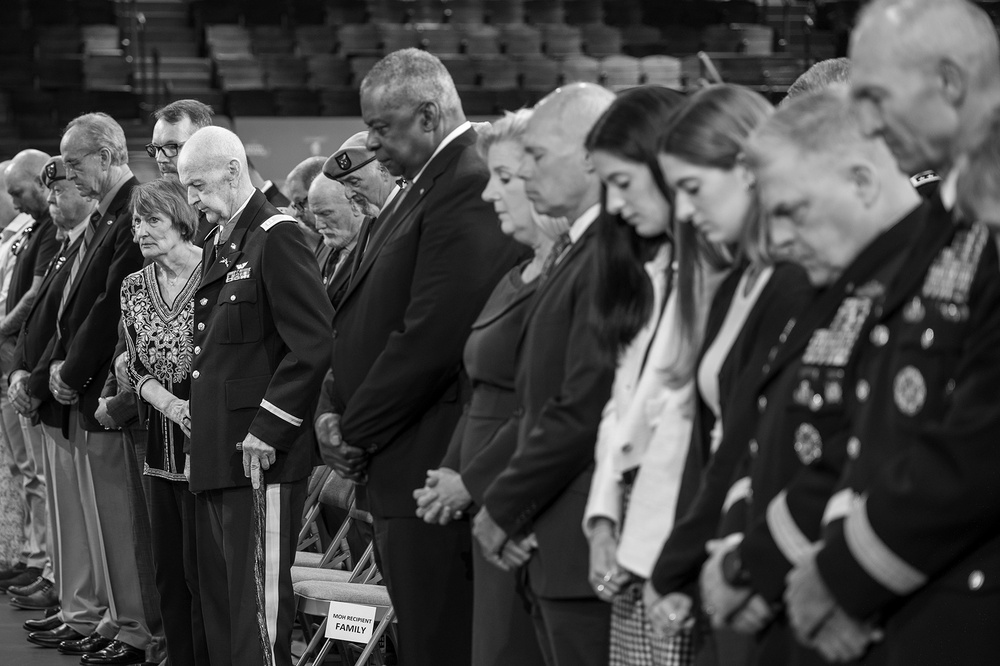 Army Capt. Larry L. Taylor Awarded Medal of Honor