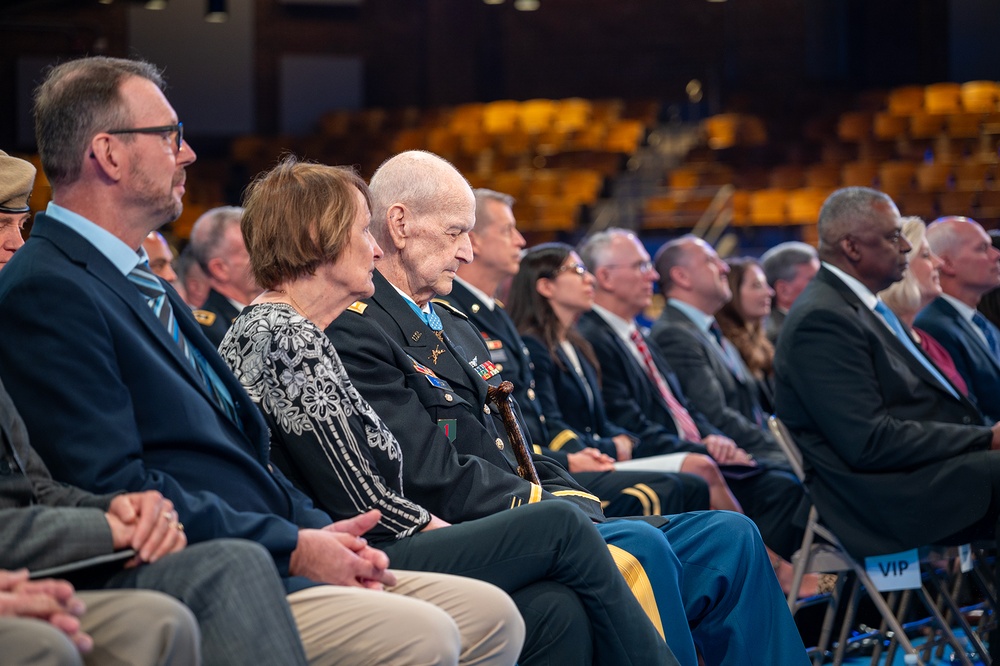 Army Capt. Larry L. Taylor Awarded Medal of Honor