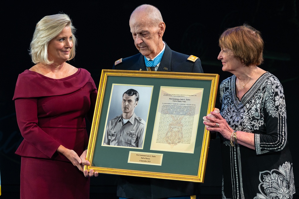 Army Capt. Larry L. Taylor Awarded Medal of Honor