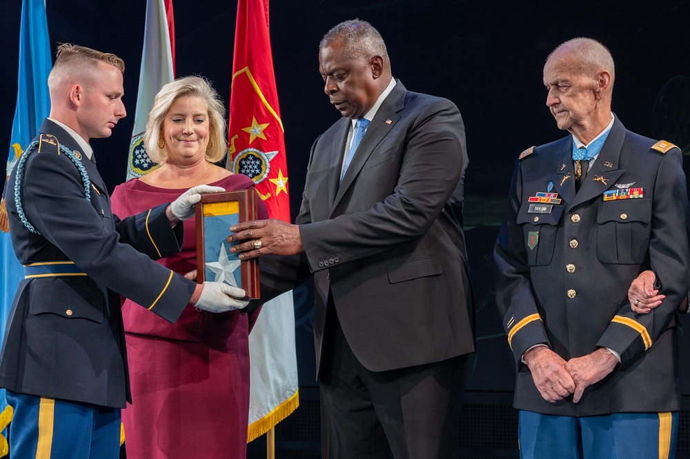 Army Capt. Larry L. Taylor Awarded Medal of Honor