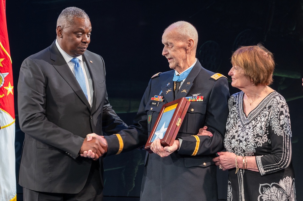 Army Capt. Larry L. Taylor Awarded Medal of Honor