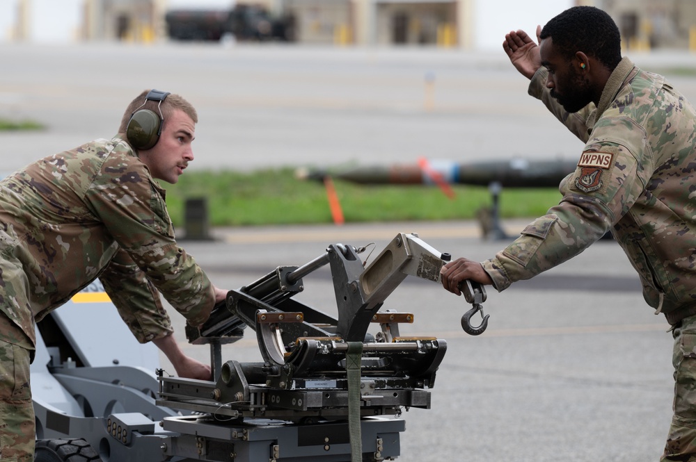 18th AMU wins quarterly load  competition