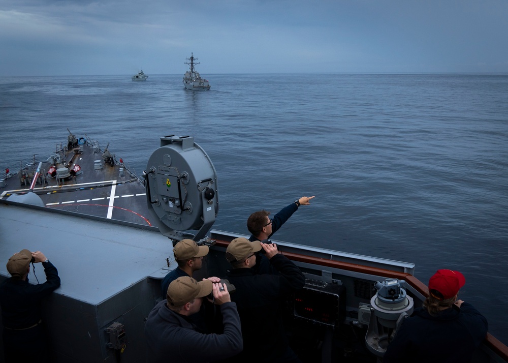 USS Porter Conducts a Submarine Familiarization Exercise