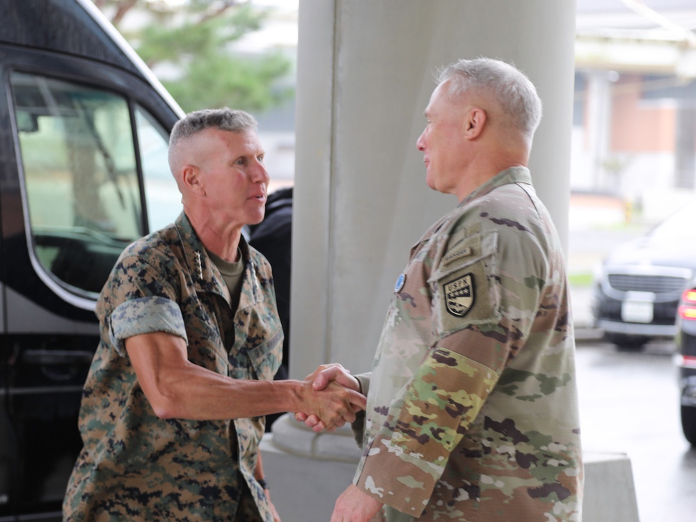 Marine Corps Assistant Commandant visits with USFK Commander Gen. Paul LaCamera