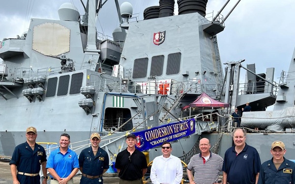 Members of U.S. Congress visit USS Shoup (DDG 86) in Yokosuka