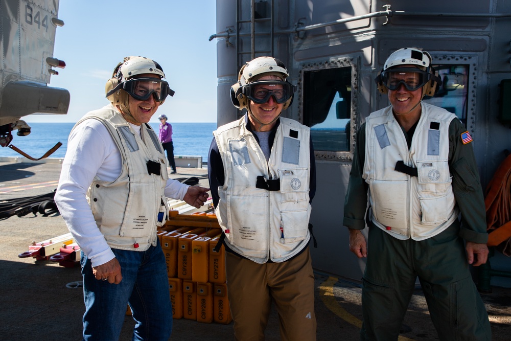 USS George Washington hosts distinguished visitors