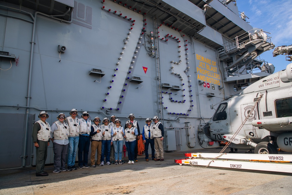 USS George Washington hosts distinguished visitors