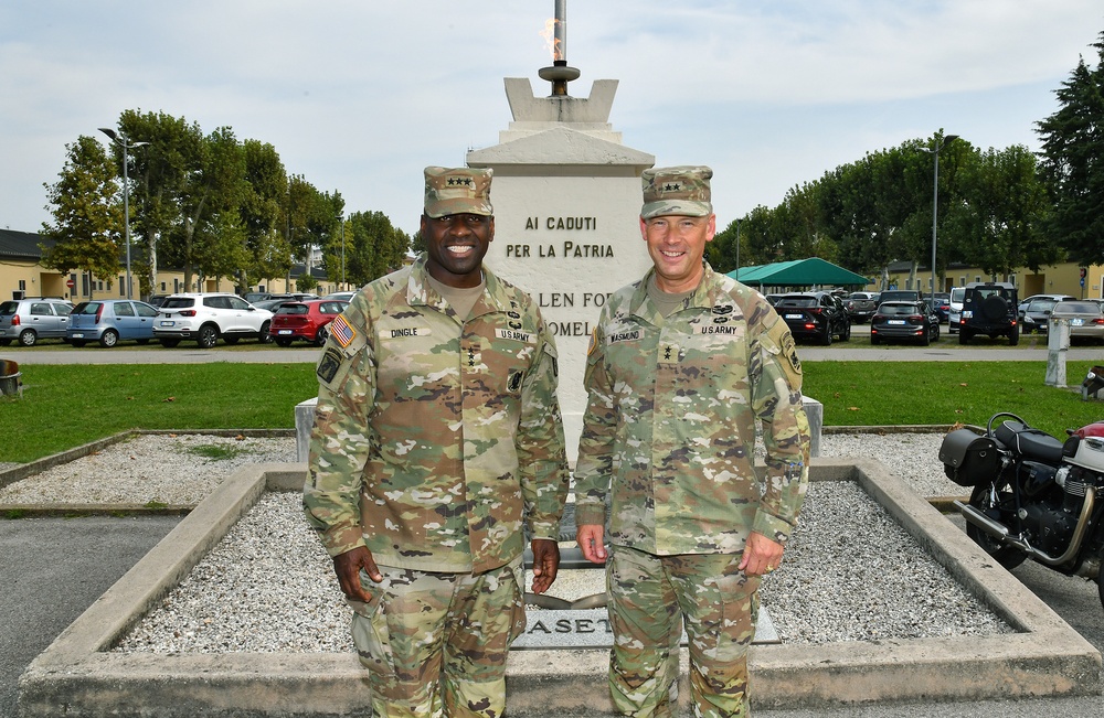 Lt. Gen. Raymond S. Dingle visits