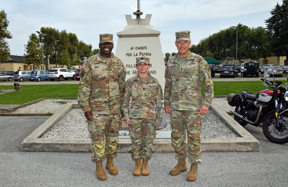 Lt. Gen. Raymond S. Dingle visits