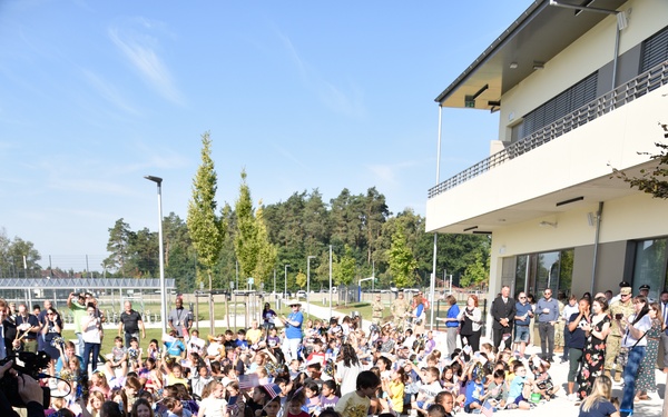 Students, faculty and Army leaders celebrate new DoDEA school in Grafenwoehr