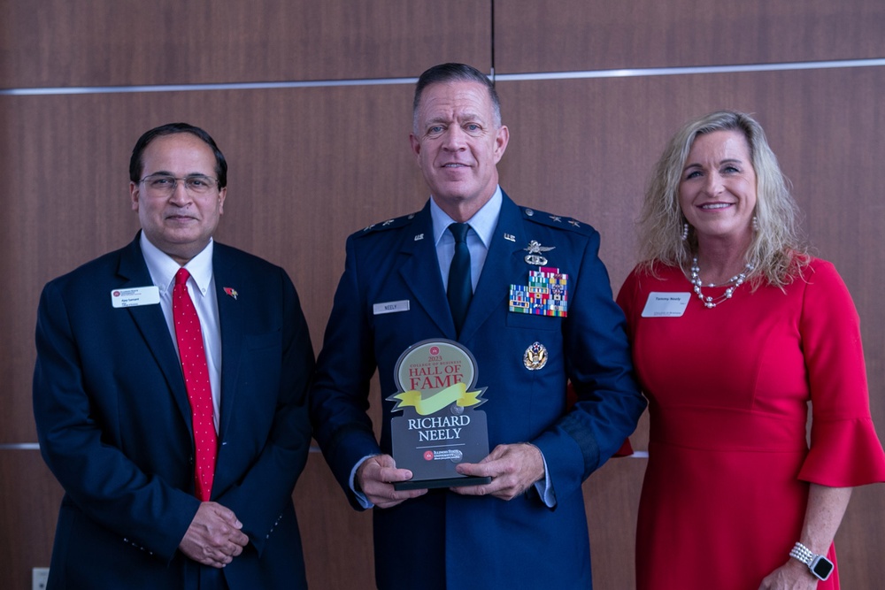 ILLINOIS NATIONAL GUARD COMMANDER INDUCTED INTO ILLINOIS STATE UNIVERSITY COLLEGE OF BUSINESS HALL OF FAME