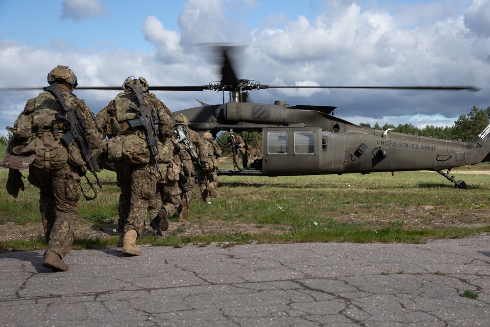 Task Force Knighthawk supports Latvian Armed Forces with aerial insertion, extraction training